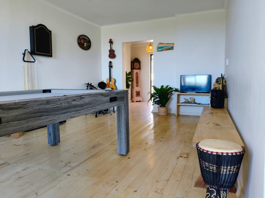 5 Bedroom Property for Sale in Wavecrest Eastern Cape